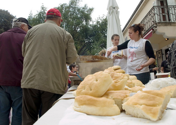 Proslava 1. svibnja na trgu Pet bunara