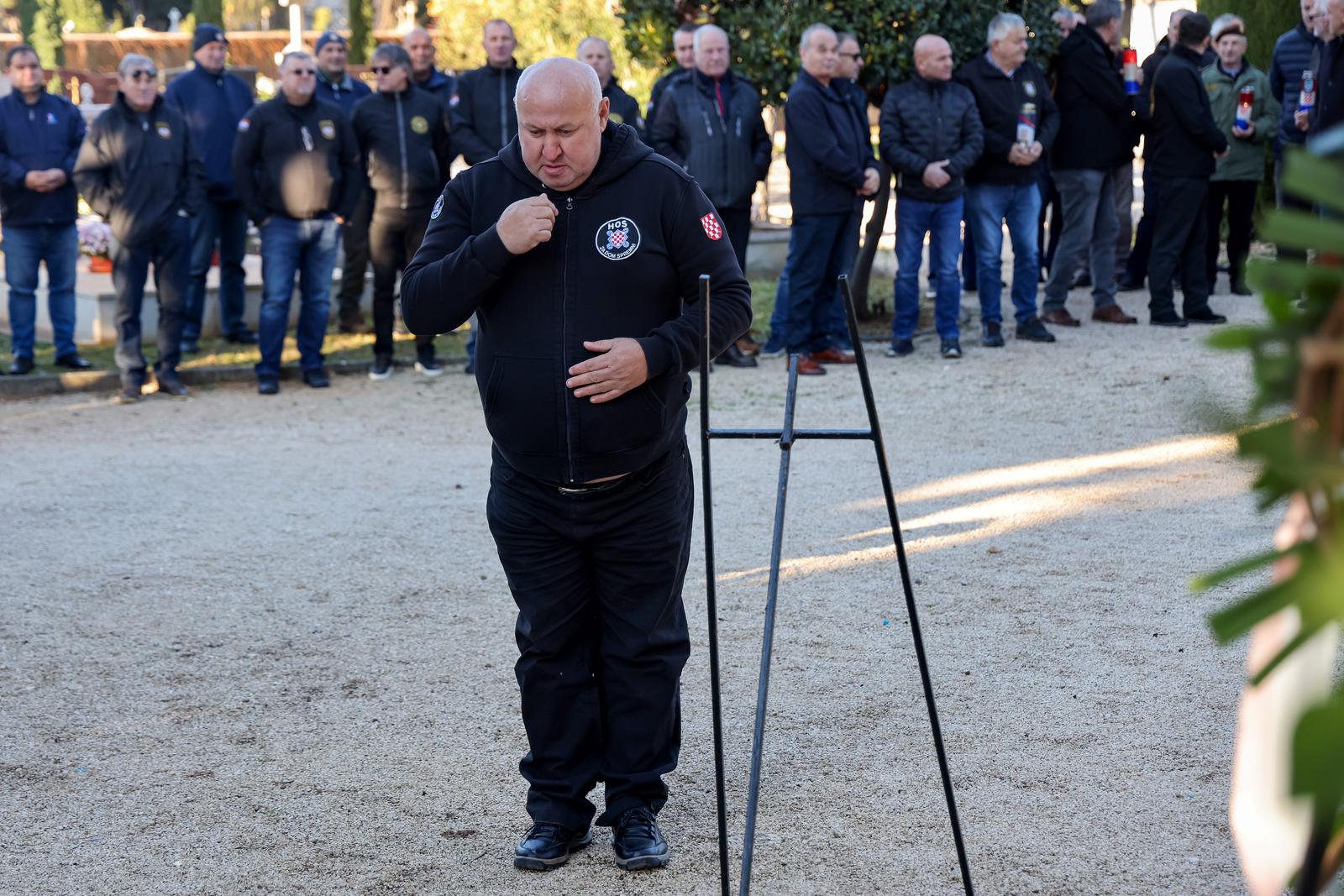 Na Gradskom groblju položeni vijenci povodom obilježavanja 33. obljetnice 72. bojne Vojne policije Na Gradskom groblju položeni vijenci povodom obilježavanja 33. obljetnice 72. bojne Vojne policije