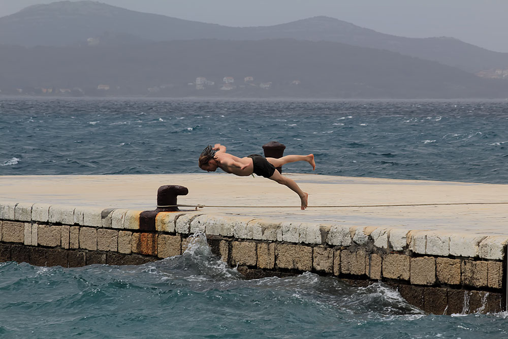 Kupači na zadarskoj rivi 19. svibnja 2013.  Foto: Roberto Lerga