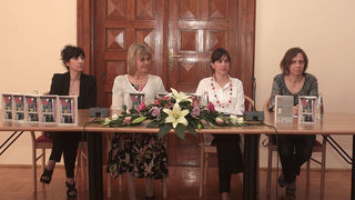 Julianne Eden Bušić predstavila novu knjigu “Živa glava”, Foto: Lucija Juravić Julianne Eden Bušić predstavila novu knjigu “Živa glava”, Foto: Lucija Juravić