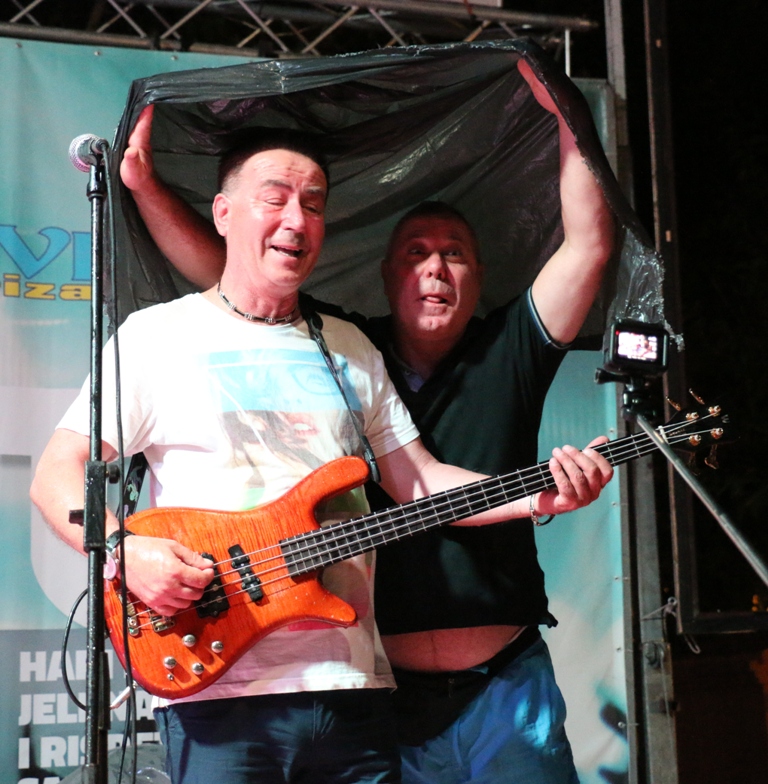 S Alenom Islamovićem po pljusku pjevalo šest tisuća Virana