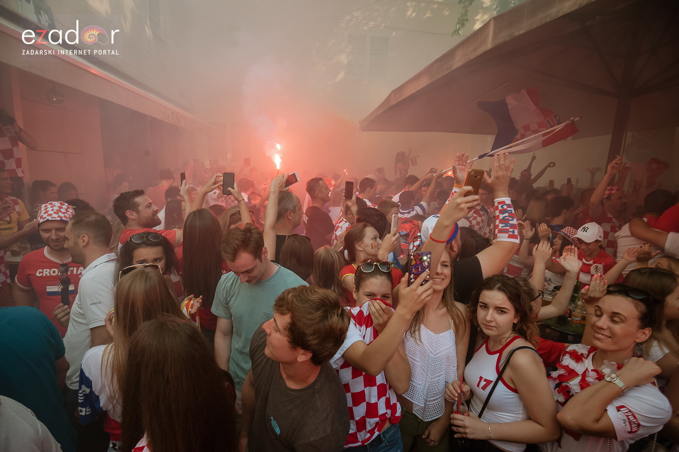 Navijačko ludilo u Zadru za vrijeme i nakon finala Svjetskog prvenstva Navijačko ludilo u Zadru za vrijeme i nakon finala Svjetskog prvenstva