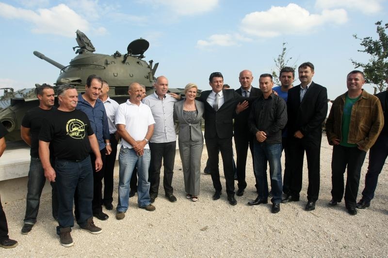 Zadar – U nazocnosti brojnih branitelja, gradskih vlasti, pripadnika HV-a i MUP-a te gradjana Zadra sredisnjom svecanoscu na gradskom predjelu Dracevac obiljezena je 23. obljetnica Dana obrane Grada. Svecanosti je nazocila Kolinda Grabar Kitarovic. Photo: Zadar – U nazocnosti brojnih branitelja, gradskih vlasti, pripadnika HV-a i MUP-a te gradjana Zadra sredisnjom svecanoscu na gradskom predjelu Dracevac obiljezena je 23. obljetnica Dana obrane Grada. Svecanosti je nazocila Kolinda Grabar Kitarovic. Photo: