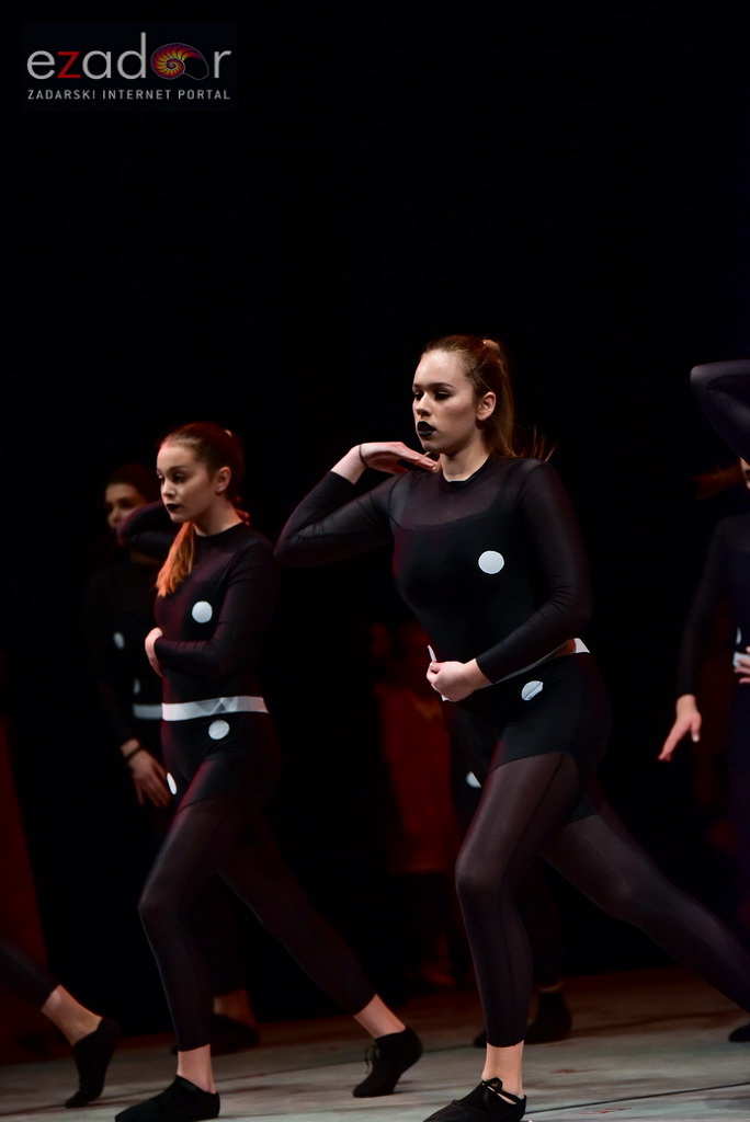 Predstava “Odgojoj” Plesne udruge Gesta u HNK Zadar