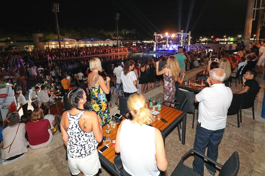 Halid Bešlić maestralno zaključio koncertnu sezonu u Biogradu na Moru