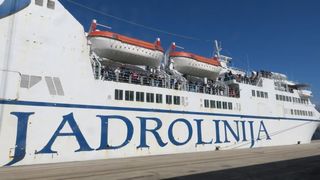 Brodom “Zadar” riječka Armada stigla na derbi u Split Brodom “Zadar” riječka Armada stigla na derbi u Split