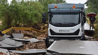 Zbog zarobljenog kamiona ne prometuje se cestom Poljica- Mazija