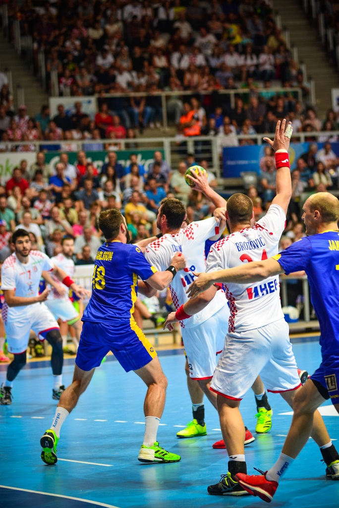 U doista sjajnoj atmosferi koju je stvorilo oko 5000 navijača iz cijele Hrvatske, naši su rukometni reprezentativci remizirali sa Švedskom i to s rezultatom 25-25. Bila je to ‘kaubojima’ pretposljednja pripremna utakmica uoči Olimpijskih igara