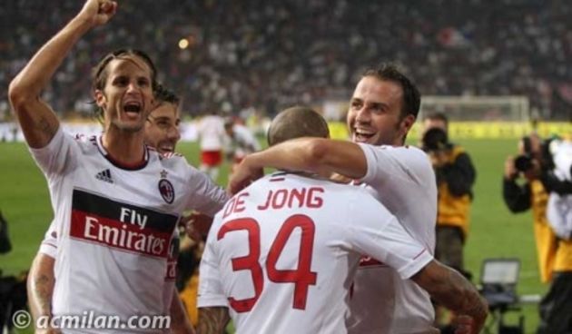 De Jong i Pazzini AC MIlan, foto: acmilan.com