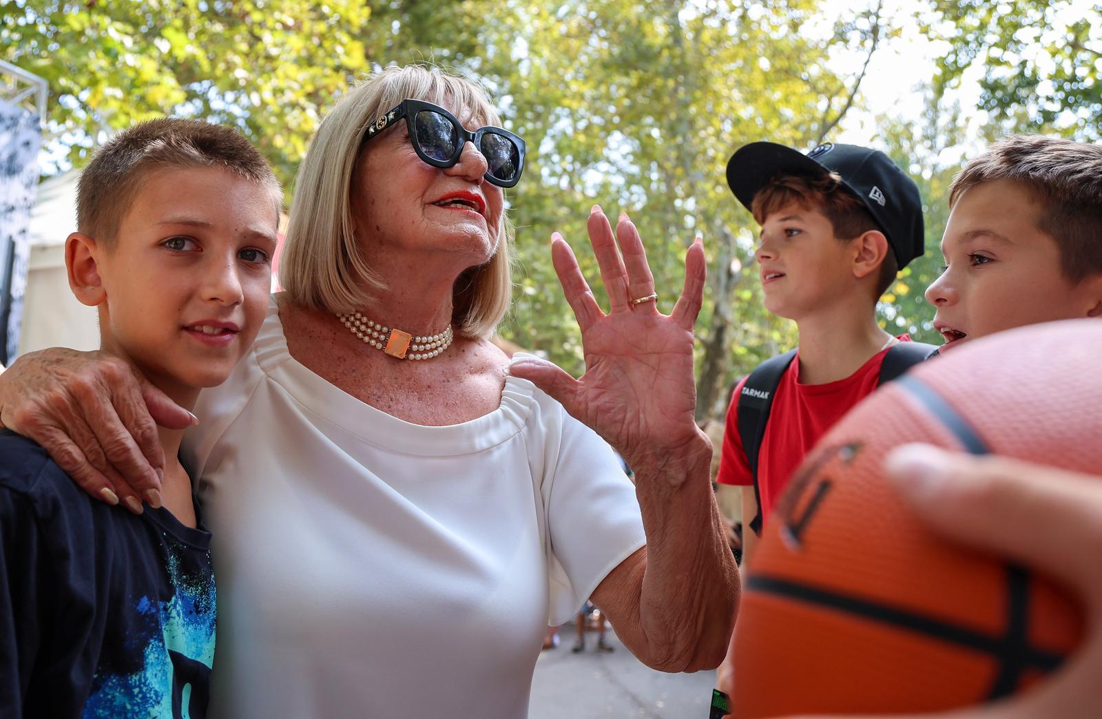 Druženje s košakašima povodom 60. rođendana Dražena Petrovića Druženje s košakašima povodom 60. rođendana Dražena Petrovića