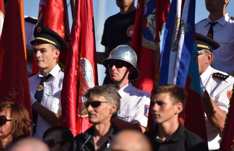 Vodice: Mimohodom vatrogasaca započelo obilježavanje 9. obljetnice kornatske tragedije. Photo: Hrvoje Jelavić/PIXSELL Vodice: Mimohodom vatrogasaca započelo obilježavanje 9. obljetnice kornatske tragedije. Photo: Hrvoje Jelavić/PIXSELL