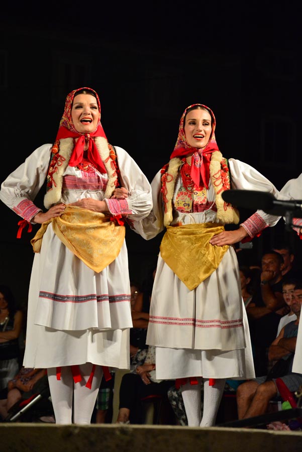 Nastup ansambla Lado ispred crkve sv. Marije ; foto Iva Perinčić Nastup ansambla Lado ispred crkve sv. Marije ; foto Iva Perinčić