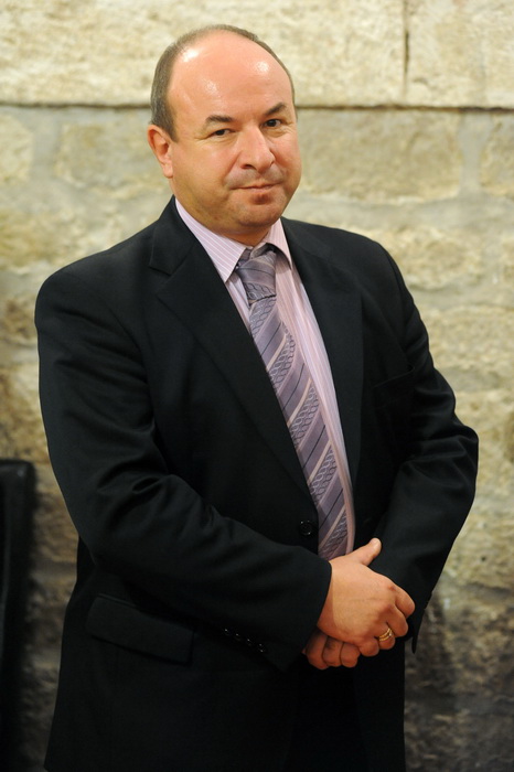 Zadar, 250313.
Nakon renovacije i prenamjene svecano je otvoren studentski klub “Bozo Lerotic”.
Na fotografiji: dekan Ante Uglesic.
Foto: Luka Gerlanc / CROPIX Zadar, 250313.
Nakon renovacije i prenamjene svecano je otvoren studentski klub “Bozo Lerotic”.
Na fotografiji: dekan Ante Uglesic.
Foto: Luka Gerlanc / CROPIX