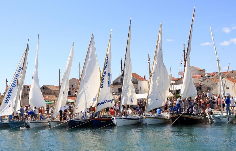 Betina: Održana tradicionalna regata za dušu i tilo, Foto: Duško Jaramaz/PIXSELL Betina: Održana tradicionalna regata za dušu i tilo, Foto: Duško Jaramaz/PIXSELL