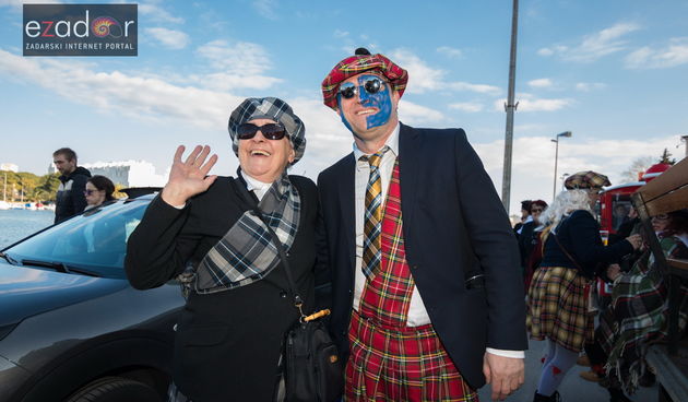 Zadarski karneval 2018: Povorka maškaranih skupina od Gradskih vrata preko Foruma do Narodnog trga. Branko Dukić maškaran kao Škot