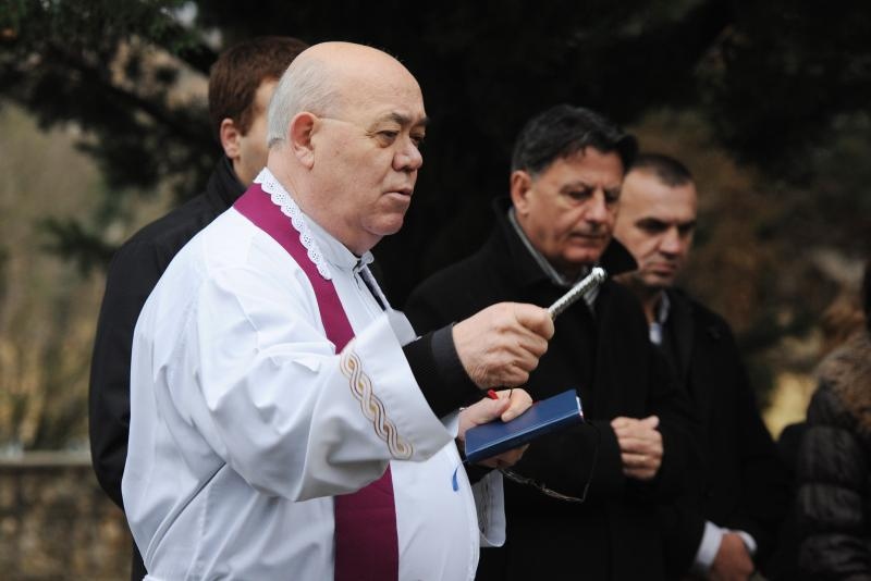 Ervenik: Na obiteljskoj grobnici obilježena 23. obljetnica stradanja obitelji Čengić, foto: Hrvoje Jelavić/PIXSELL