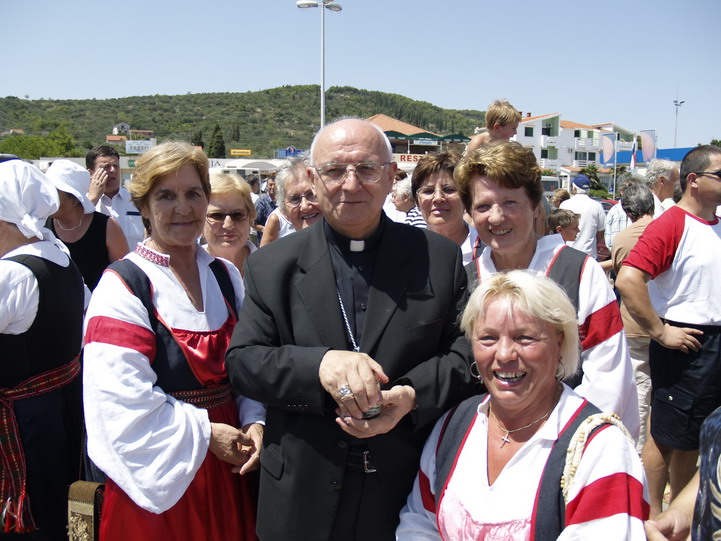 OLYMPUS DIGITAL CAMERA OLYMPUS DIGITAL CAMERA