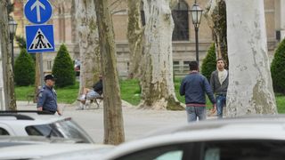 Incident nakon izricanja presude Komšiću: Stric ubijene Kristine nasrnuo na prolaznika Incident nakon izricanja presude Komšiću: Stric ubijene Kristine nasrnuo na prolaznika