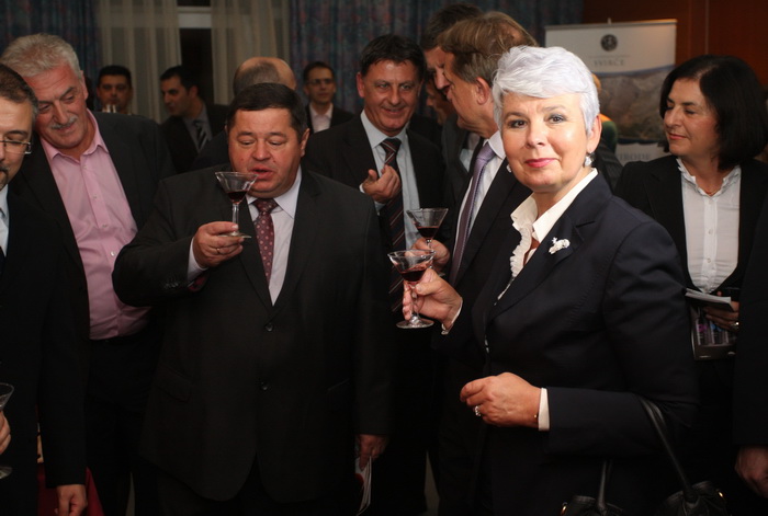 Zadar, 031111. 
Hotel Kolovare.
Predsjednica Vlade RH  Jadranka Kosor u drustvu svojih ministara Bozidara Kalmete, Petra Cobankovica, Jasena Mesica i Branka Bacica otvorila je 21. medjunarodnu manifestaciju vinogradara i vinara Sabatina 2011.
Na slici: Pe