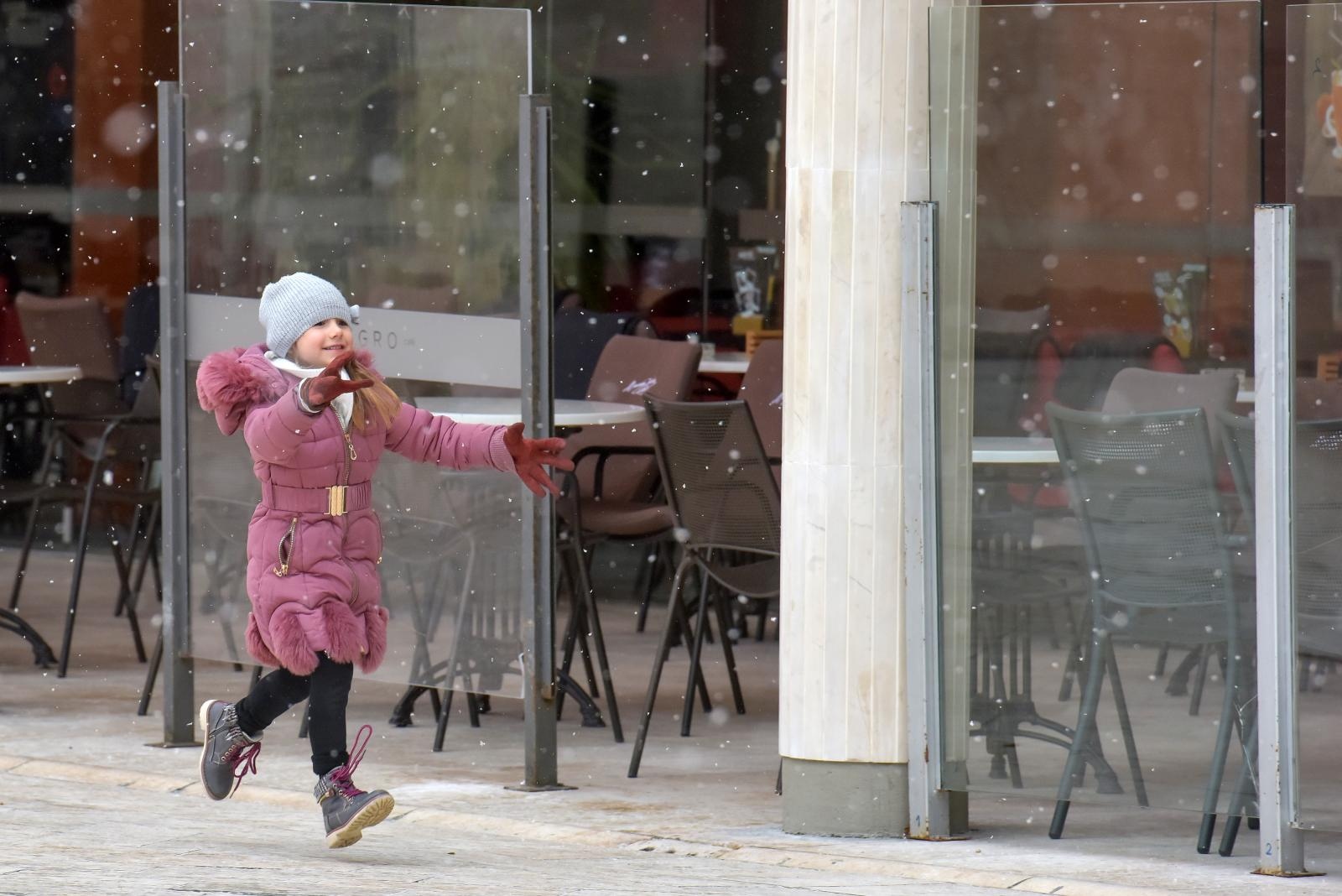 Prve snježne pahulje u Zadru