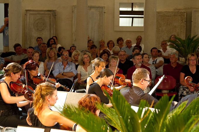 Orchestra Mitteleuropea u klaustru crkve Sv. Frane, Foto: Leo Banić