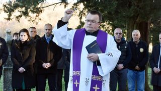 Ervenik: Obilježena 26. godišnjica stradanja obitelji Čengić