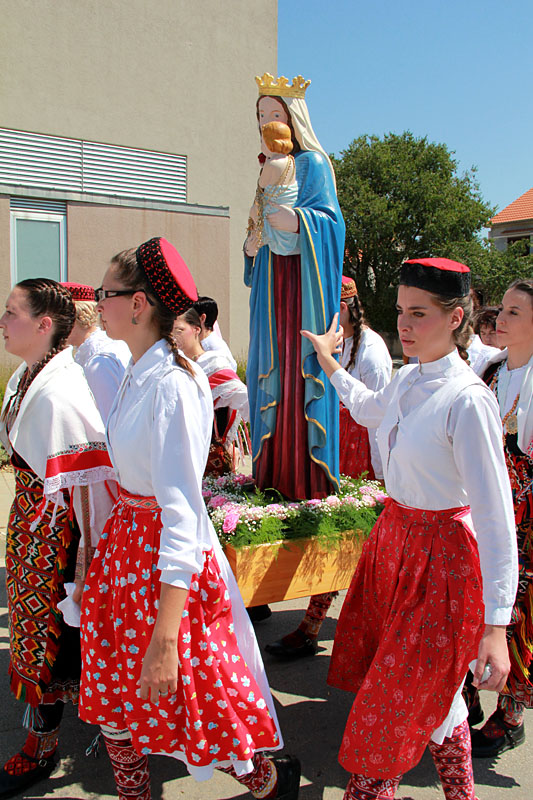 U Skabrnji odrzano veliko misno slavlje i procesija povodom blagdana Velike Gospe U Skabrnji odrzano veliko misno slavlje i procesija povodom blagdana Velike Gospe