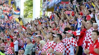 Hrvatski navijači okupirali Lens uoči utakmice s Portugalom, Photo: PIXSELL Hrvatski navijači okupirali Lens uoči utakmice s Portugalom, Photo: PIXSELL