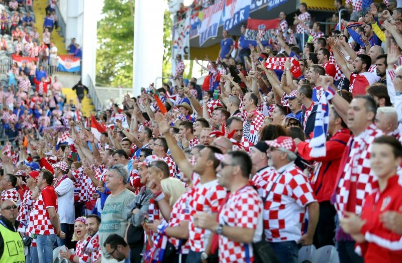 Hrvatski navijači okupirali Lens uoči utakmice s Portugalom, Photo: PIXSELL Hrvatski navijači okupirali Lens uoči utakmice s Portugalom, Photo: PIXSELL