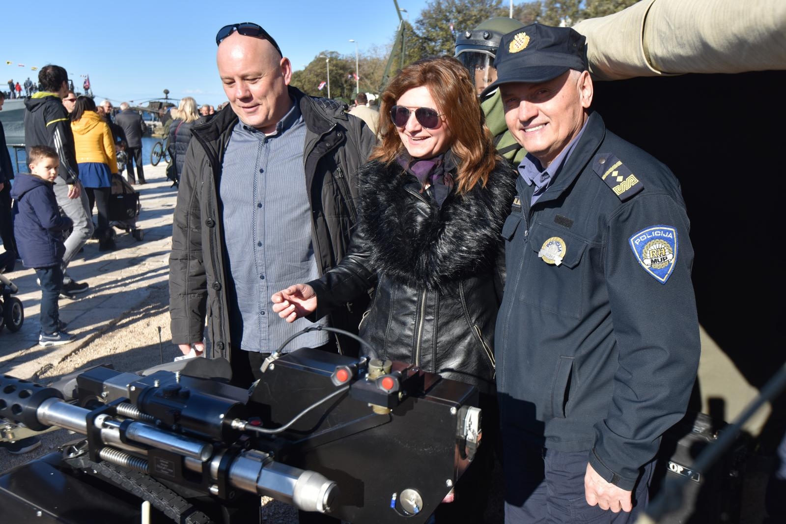 Otvorena izložba vojne opreme, oružja i vozila na zadarskoj rivi