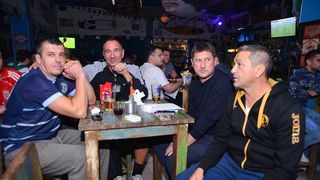 Famous Bar: 1. kolo Lige sportskog kviza “Nogometne ikone” 27. listopada 2016. Foto. Iva Perinčić Famous Bar: 1. kolo Lige sportskog kviza “Nogometne ikone” 27. listopada 2016. Foto. Iva Perinčić