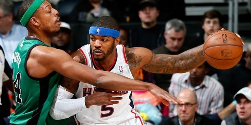 Josh Smith and Paul Pierce, foto: nba.com Josh Smith and Paul Pierce, foto: nba.com