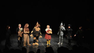 U Kazalištu lutaka Zadar odigrana je predstava “Čarobnjak iz Oza” u režiji Dražena Ferenčine. Foto: Iva Perinčić U Kazalištu lutaka Zadar odigrana je predstava “Čarobnjak iz Oza” u režiji Dražena Ferenčine. Foto: Iva Perinčić