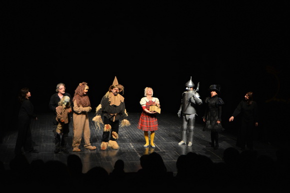 U Kazalištu lutaka Zadar odigrana je predstava “Čarobnjak iz Oza” u režiji Dražena Ferenčine. Foto: Iva Perinčić U Kazalištu lutaka Zadar odigrana je predstava “Čarobnjak iz Oza” u režiji Dražena Ferenčine. Foto: Iva Perinčić