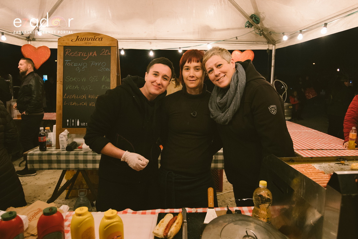 Humanitarni svjetlosni spektakl “Zaželi ljubav 2018.” @ Forum