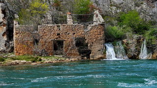 Pješačka staza Obrovac – Jankovića buk