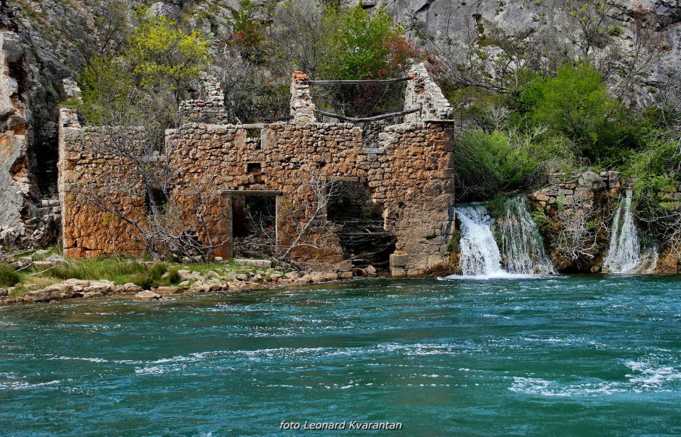 Pješačka staza Obrovac – Jankovića buk