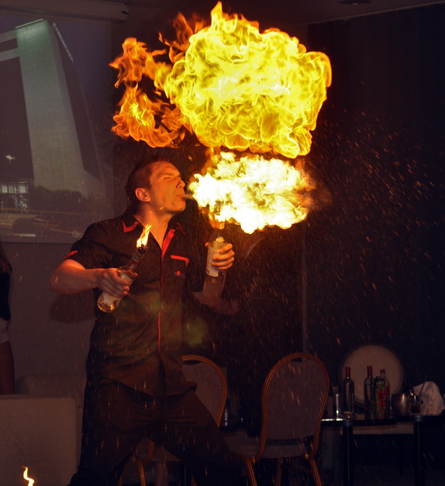 Split, 190413.
Kao dio zabavnog programa  Croatia boat show-a priredjen je Playboy party. Uz prisustvo nezaobilaznih zecica party je odrzan u hotelu Atrium. U programu su sudjelovale plasacice, dj-ica u toplesu i barmeni zongleri.
Na fotografiji: barmeni