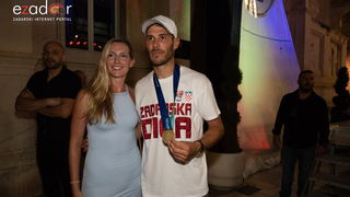 Svečani doček svjetskih prvaka Mihovila i Šime Fantele na Narodnom trgu Svečani doček svjetskih prvaka Mihovila i Šime Fantele na Narodnom trgu