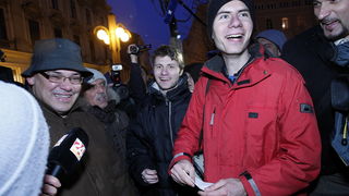 Zagreb, 020311. 
Novi, cetvrti po redu, protuvladin prosvjed tzv. facebook grupe zapoceo je veceras na Cvjetnom trgu. 
Na fotografiji: Damir Kajin i Ivan Pernar organizator prosvjeda.
Foto: Davor Pongracic / CROPIX