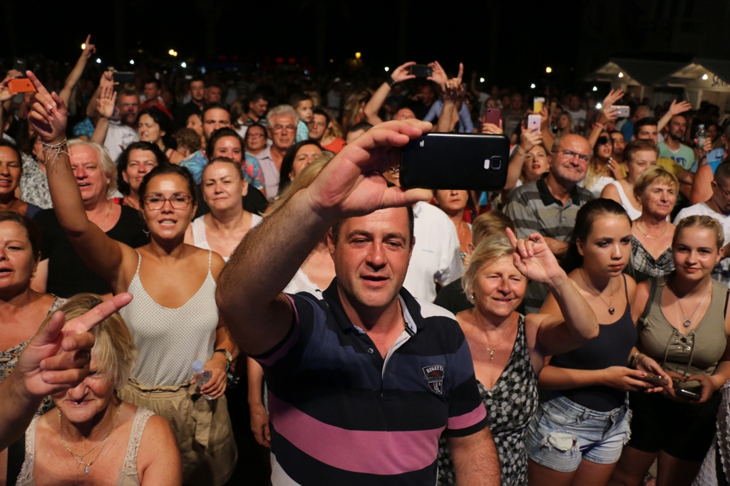 S Alenom Islamovićem po pljusku pjevalo šest tisuća Virana