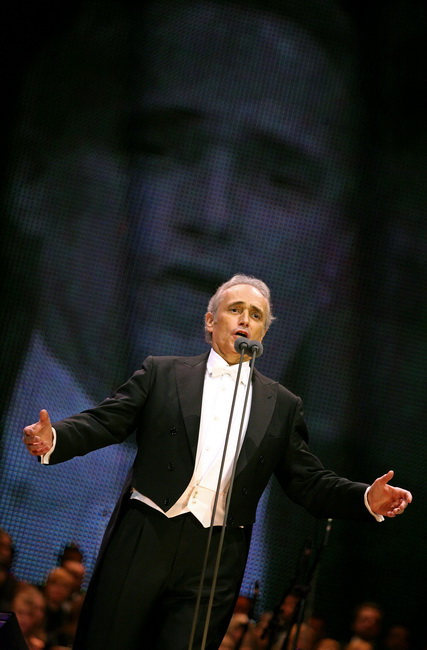 Zagreb, 191209.
U Areni Zagreb odrzan je humanitarni koncert naziva Korak u zivot u svrhu prikupljanja novca za skolovanje djece iz djecjih domova. Nastupili su Jose Carreras, Tony Cetinski i Celine Byrne.
Na slici: Jose Carreras.
Foto: Neja Markicevic / Zagreb, 191209.
U Areni Zagreb odrzan je humanitarni koncert naziva Korak u zivot u svrhu prikupljanja novca za skolovanje djece iz djecjih domova. Nastupili su Jose Carreras, Tony Cetinski i Celine Byrne.
Na slici: Jose Carreras.
Foto: Neja Markicevic /