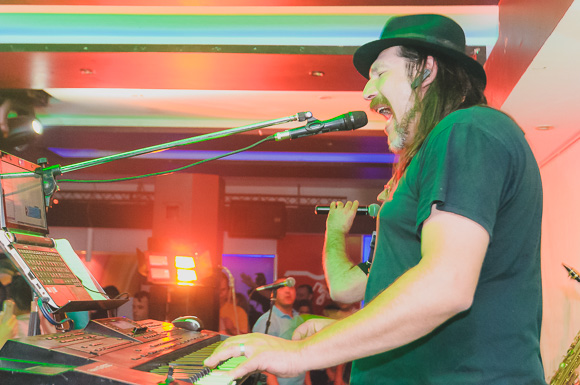 Siniša Vuco @ Hitch bar, 16.5.2015. (Foto: Ivan Toman)