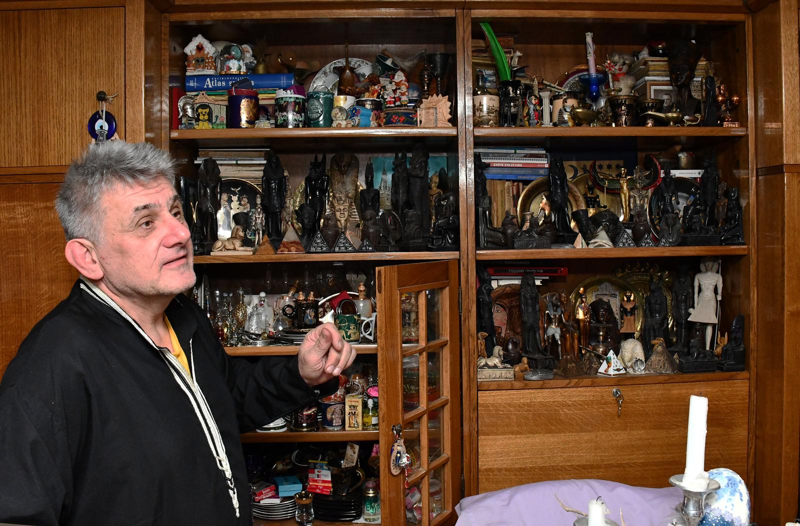 Brođanin Stanislav Hudi živi u kući koju je uredio u egipatskom stilu Brođanin Stanislav Hudi živi u kući koju je uredio u egipatskom stilu