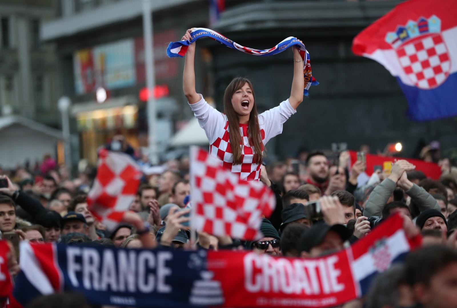Zlatne tenisače na Trgu bana Josipa Jelačića dočekale tisuće navijača Zlatne tenisače na Trgu bana Josipa Jelačića dočekale tisuće navijača