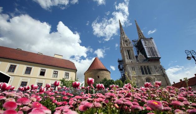 Nakon kisnog jutra Kaptol i zagrebacka prvostolnica zablistali na proljetom suncu. Grad Zagreb. Photo: Robert Anic/PIXSELL