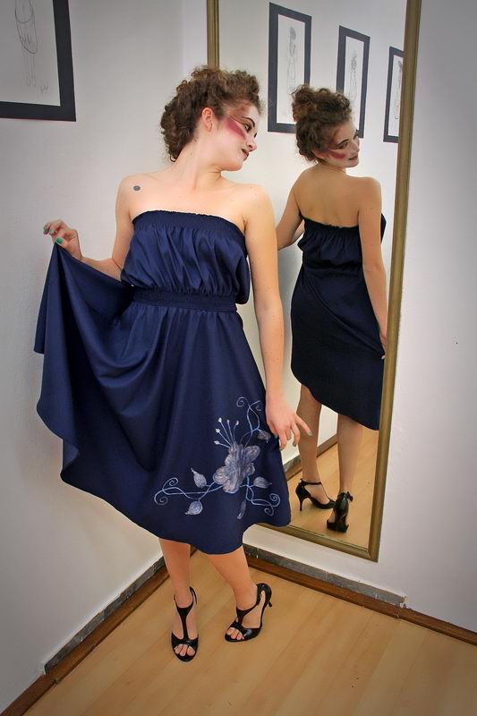 1500 kn; Haljinu dizajnira Klara Dedić: rukom oslikana saten-svila (foto: Marin Gospić)