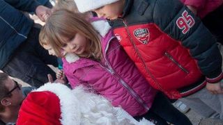 Božićnica na Novom: Radiolino, Djed božićnjak i ekipa Novog radija darivala sugrađane. Foto: Jurica Gašpar