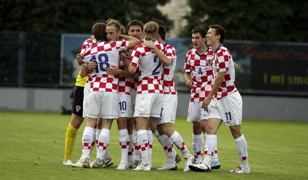 Varazdin, 190510. Na gradskom stadionu u Varazdinu igra se kvalifikacijska utakmica za europsko prvenstvo U-21 izmedju reprezentacija Hrvatske i Slovacke. Na slici: slavlje Hrvatske nakon 1:1. Foto: Zeljko Hajdinjak / CROPIX