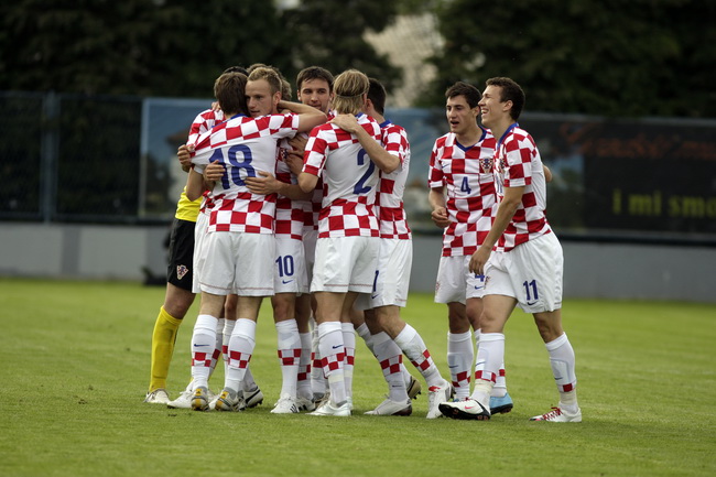Varazdin, 190510. Na gradskom stadionu u Varazdinu igra se kvalifikacijska utakmica za europsko prvenstvo U-21 izmedju reprezentacija Hrvatske i Slovacke. Na slici: slavlje Hrvatske nakon 1:1. Foto: Zeljko Hajdinjak / CROPIX